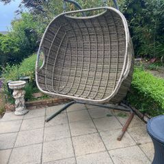 egg chair