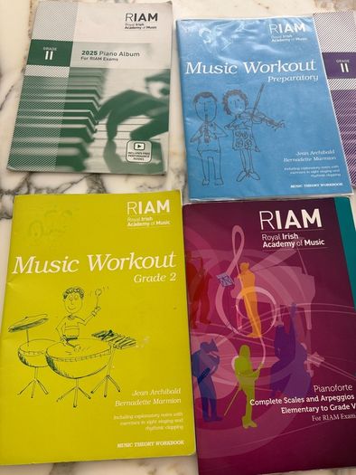 Piano books RIAM