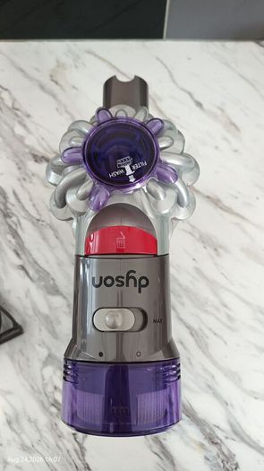 Brand new Dyson V8 Advanced