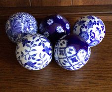 5 Beautiful Ornate Blue and White Ceramic Carpet Balls