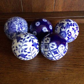 5 Beautiful Ornate Blue and White Ceramic Carpet Balls