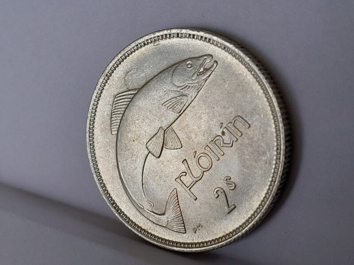1939 Ireland 2 Shilling silver coin High grade