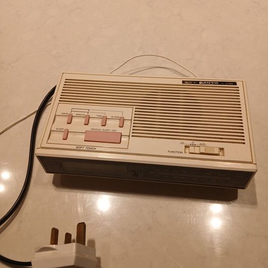 Vintage Sanyo Clock Radio