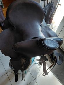 Western style brown leather horse saddle comes with accessories