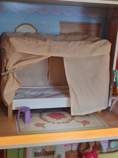 Dolls play house