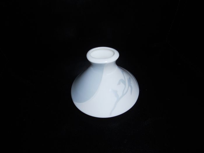 "Aynsley "Senses Fine Bone China Vase.( Made in England)