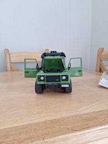 Bruder Land Rover