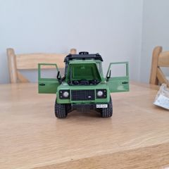 Bruder Land Rover