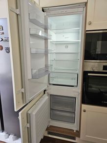 Bosch fridge series 2 ONLY ONE YEAR OLD!!