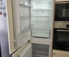 Bosch fridge series 2 ONLY ONE YEAR OLD!!