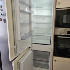 Bosch fridge series 2 ONLY ONE YEAR OLD!!