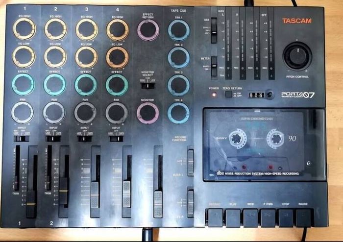 TASCAM Porta 07 Mini Studio. 4 Tracks Tape Recorder.