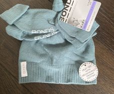 BNWT Bonds hat, mitten and sock set.