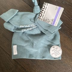 BNWT Bonds hat, mitten and sock set.