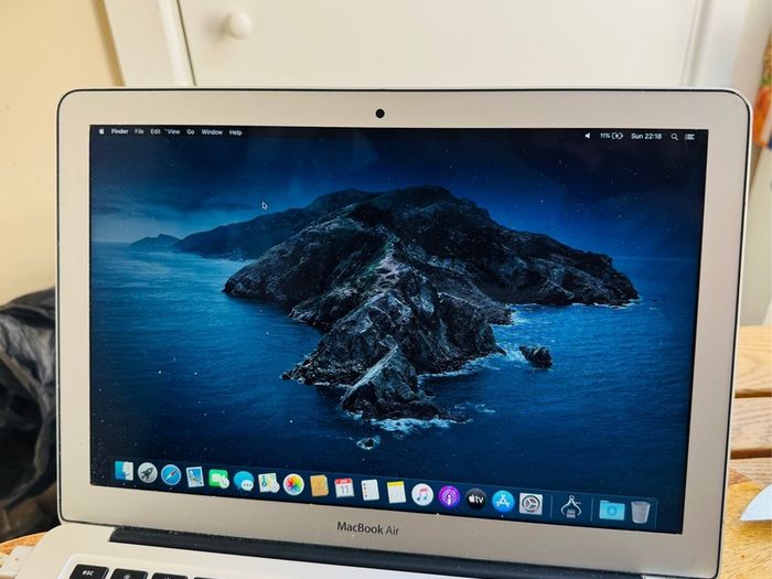 MacBook Air working perfect charger included.