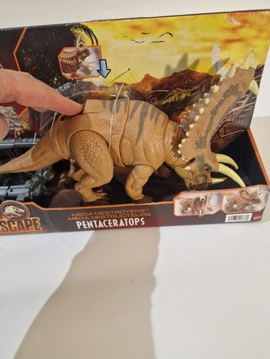 Jurassic World Pentaceratops Mega Destroyers Figure - Brand New