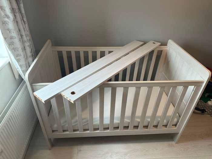 Mamas and papas atlas cot bed
