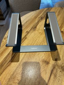 Nulaxy Laptop stand (as good as new)