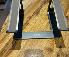 Nulaxy Laptop stand (as good as new)