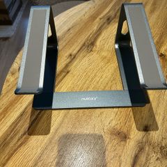 Nulaxy Laptop stand (as good as new)