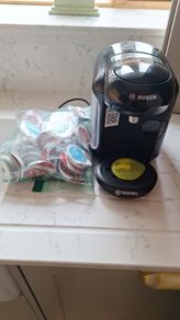 Coffee machine and Pods