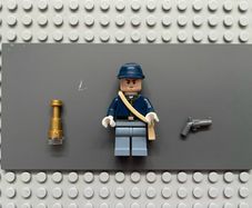 lego Lone Ranger tlr020 Cavalry Soldier minifigure- Brown Eyebrows, Stubble