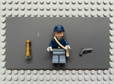 lego Lone Ranger tlr020 Cavalry Soldier minifigure- Brown Eyebrows, Stubble