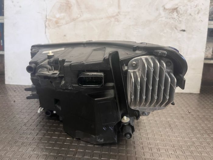 headlight Volvo xc40 32133576