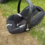 Maxi Cosi Cabriofix car seat and isofix base Image 3