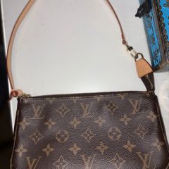 louis Vuitton Pouchette