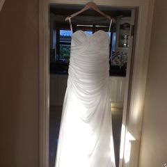 Size 12 White Wedding Dress & veil