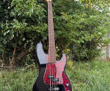 Custom Fender PJ Bass - Mexican Fender Neck & Seymour Duncan Pickups