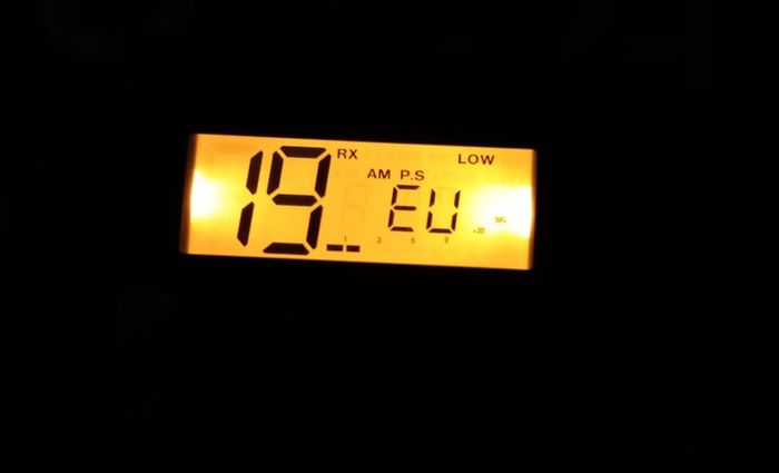 AM / FM CB Radio (Frequency: 26,956-27,405 MHz)
