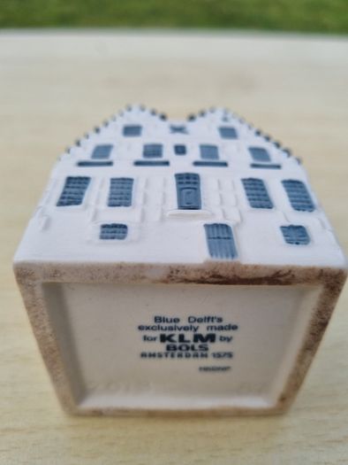 Collectible ceramic miniature of Dutch house no. 87 by KLM
