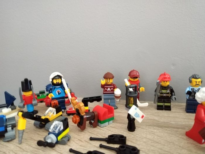 LEGO Winter Village Accessories and Mini Figures Bundle 2