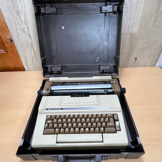 Vintage Smith Corona B 720 Electric Typewriter With Hard Carry Case - FAULTY