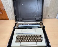 Vintage Smith Corona B 720 Electric Typewriter With Hard Carry Case - FAULTY
