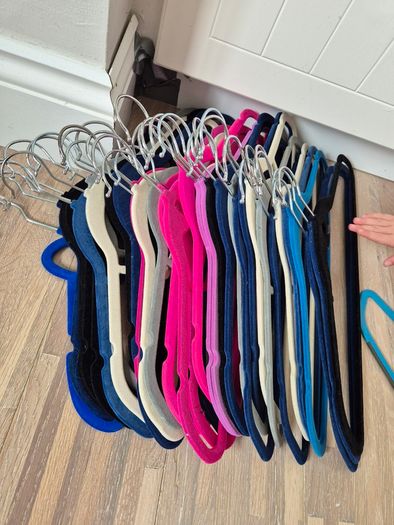 Clothes hangers, Velvet and plastic