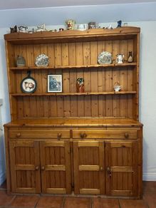 Pine wooden dresser / Welsh dresser / hutch-style cabinet late 1970s