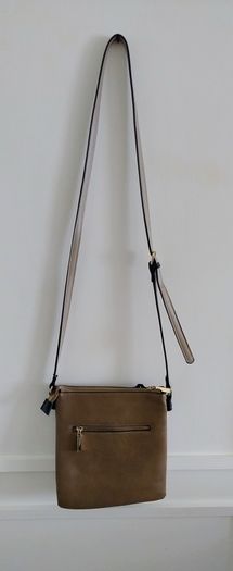 Liberty by Gionni genuine leather handbag in very good condition with lots of pockets zipped closures and adjustable shoulder strap one small mark see fourth last photo and see last three photos for exact measurements FREE TRACKED POSTAGE INCLUDED