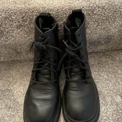 UK 1 black Zara boots