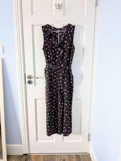 Floral Sleeveless Jumpsuit Size 10 (Dunnes)