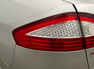 Ford mondeo mk4 2010 rear passenger quarter panel tail light