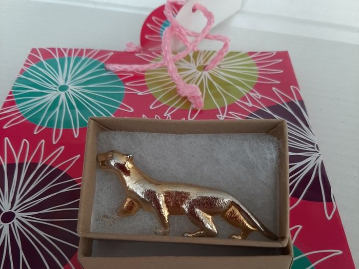 Vintage panter broach in gift box