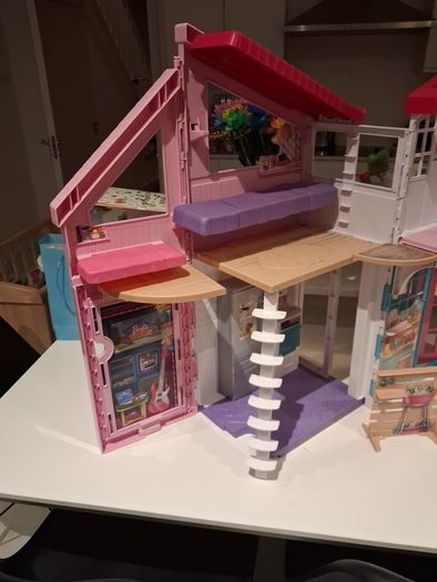 Foldable Barbie Malibu House