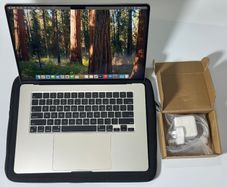Macbook Air M3 16GB RAM 15 INCH Starlight