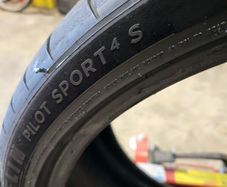 Michelin Pilot Sport 4s 285/30 ZR21