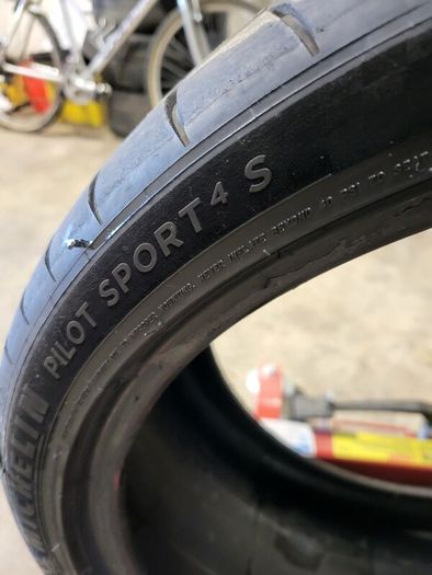 Michelin Pilot Sport 4s 285/30 ZR21