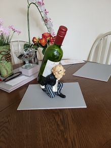 Wine waiter bottle holder