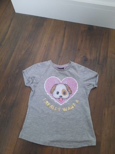 Girls tshirt with reversible sequins size 6-7 years